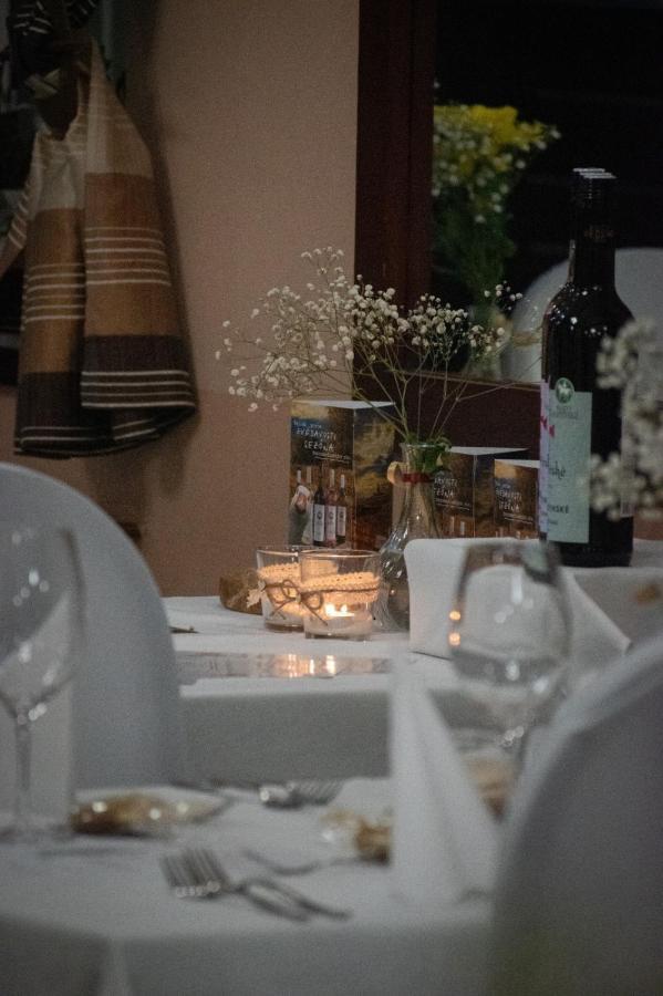 Hotel U Kaple Decin Bagian luar foto